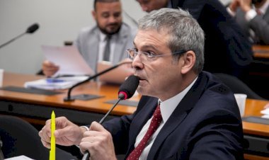 Lindbergh aciona STF contra Flávio Bolsonaro por ‘post’ que sugere ataque a embarcações no RJ