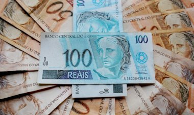 Governo estima salário mínimo de R$ 1.717 para 2027