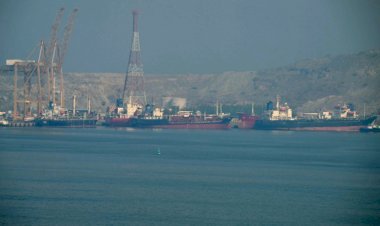 EUA dizem ter impedido passagem pelo Estreito de Ormuz de navios que saíram do Irã