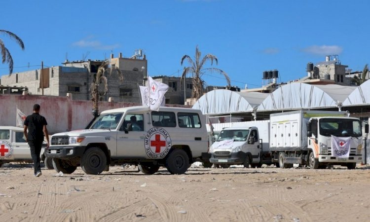 Israel bombardeia Gaza e afirma que corpos recebidos não são de reféns