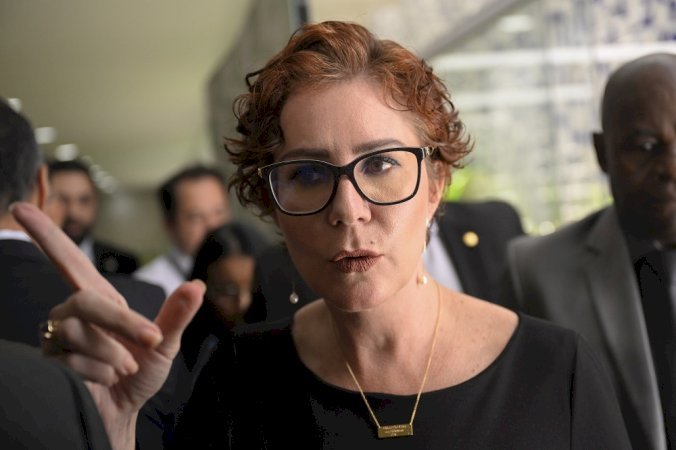 CCJ quer concluir em novembro processo contra Carla Zambelli