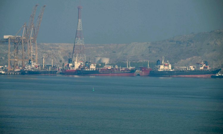 EUA dizem ter impedido passagem pelo Estreito de Ormuz de navios que saíram do Irã