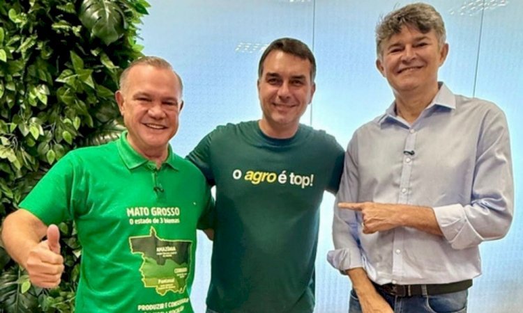 Em feira em Mato Grosso, Flávio Bolsonaro usa camiseta ‘o agro é top’ e mira 2026