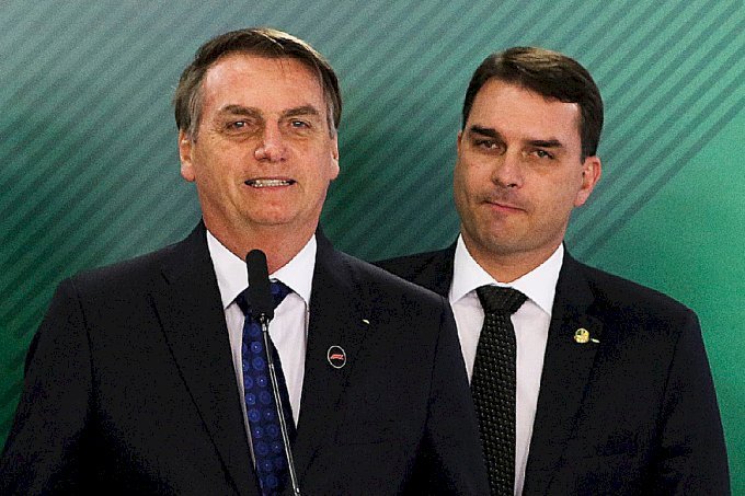 Flávio visita Bolsonaro e comunica derrubada de veto ao PL da Dosimetria: